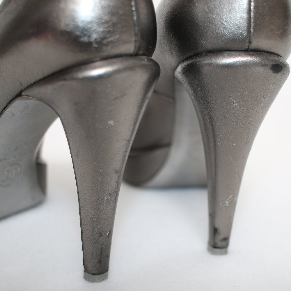 CHANEL Camellia Metallic Silver Leather Pumps Sz 36 - Picture 8 of 13